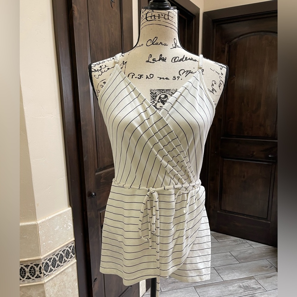 Market and Spruce Womens top